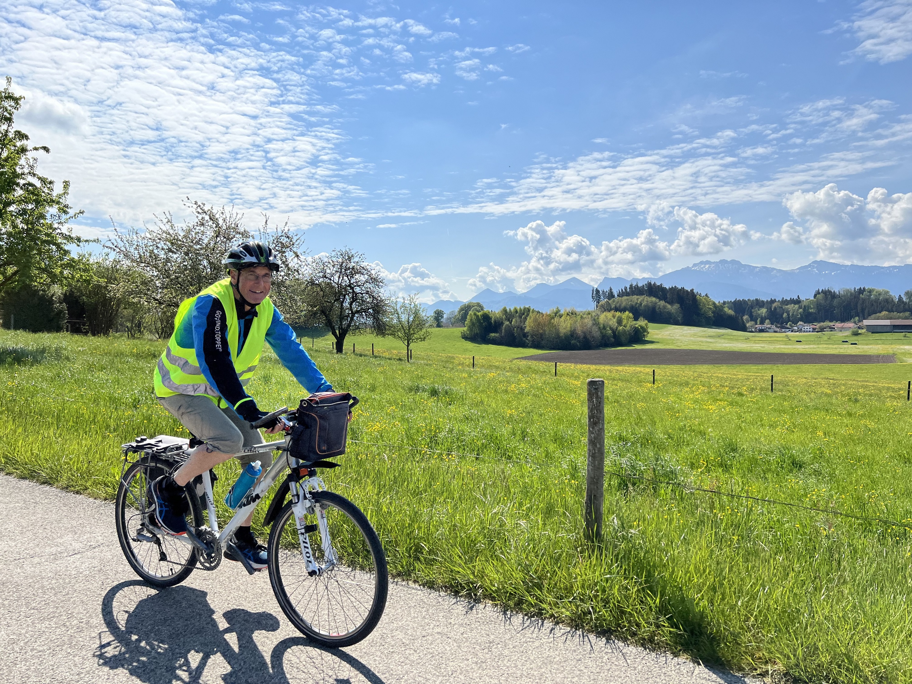 2025-05-04_pressebild_rad-saisoneroeffnung_r.hobmaier_c-markt_prien_a._chiemsee.jpg